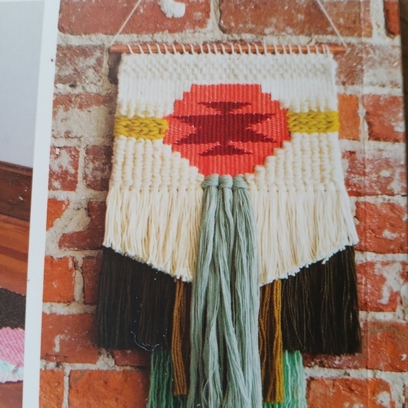 DIY Woven Art: Inspiration and Instruction for Handmade Wall Hangings Paperback - Picture 2 of 13
